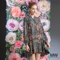 在飛比找momo購物網優惠-【MAGIQUE WARDROBE】千鳥格紋前短後長印花洋裝