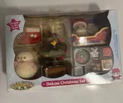 Calico Critters of Cloverleaf Corners Deluxe Christmas Set - Tree, Snowman, Gift