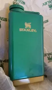 FULL PICS☘️ New Stanley SHAMROCK GREEN ☘️ 8 oz St Patrick's Party Flask BeAuTy!