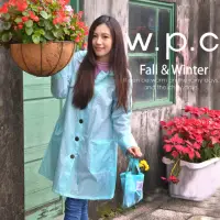 在飛比找momo購物網優惠-【w.p.c】寬版格紋款。時尚雨衣/風衣 R1016(藍白格