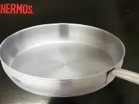 在飛比找Yahoo!奇摩拍賣優惠-THERMOS膳魔師不銹鋼鍋單柄平底鍋28cm  (CW-S