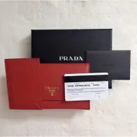 在飛比找蝦皮購物優惠-PRADA 金色LOGO 壓釦 萬用卡夾 鈔票夾 小夾