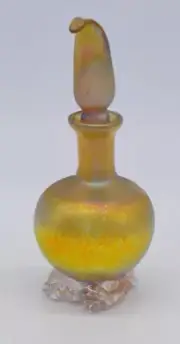 Gold Luster Perfume Bottle With Feather Stopper Design. Saul Alcaraz