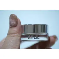 在飛比找蝦皮購物優惠-KYLIE 凱莉眼影閃粉