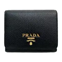 在飛比找momo購物網優惠-【PRADA 普拉達】1MH176 經典金屬字母LOGO荔枝