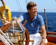 PRESIDENT JOHN F. KENNEDY ON THE USGS BOAT MANITOU IN 1962 - 8X10 PHOTO (AA-916)
