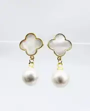 GORGEOUS Dainty Petite 18kt Gold Plated Mother Pearl Shell Flower Post Earrings