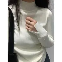 在飛比找ETMall東森購物網優惠-白色半高領針織套頭初春內搭毛衣