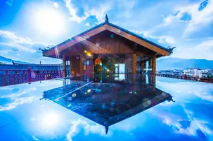 花築·麗江古城北門獅子山伴山雲府客棧Floral With The Mountain Cloud House