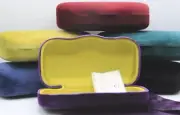 NEW GUCCI SMALL HARD CASE AUTHENTIC CLAMSHELL EYEGLASSES SUNGLASSES CASE CLOTH