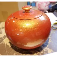 在飛比找蝦皮購物優惠-【星辰陶藝】陶瓷漆器(橘金紅，小)，聚寶甕，聚寶盆，有蓋，財