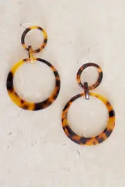 Tortoiseshell Link Earrings - Brown