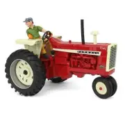 1/16 IH Farmall 1206 w/ Lowell Davis Figure with Foxfire Farms "Warren" ZFN4440