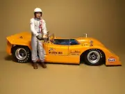 1/18 FIGURE BRUCE MC LAREN RACING SUIT VROOM PAINTED FOR SPARK CMR GMP