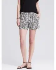 NEW Banana Republic Pleated Leaf Drapey Stretch Shorts Black White Womens 12 NWT