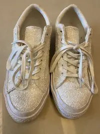 在飛比找Yahoo!奇摩拍賣優惠-Converse 亮片白星星款休閒鞋 帆布鞋 小白鞋All 