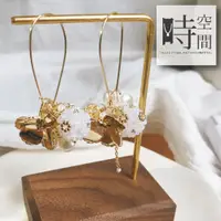 在飛比找PChome24h購物優惠-『時空間』華麗金屬質感花瓣造型珍珠耳環