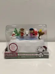 PEANUTS Holiday Musical Ice-Skating Rink, Snoopy, Charlie Brown, Lucy Figures✨