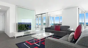 Private 2 Bed Ocean View in Q Surfers Paradise