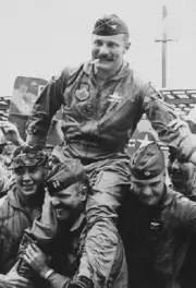 Wolfpack Pilots Carry Colonel Robin Olds 100th Mission 13x19 Vietnam Photo 143