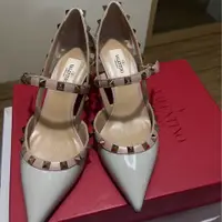 在飛比找PopChill優惠-[二手] Valentino 卯釘高跟鞋