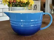 New Le Creuset 2 Quart Stoneware Batter Spouted Mixing Bowl Ombré Azure Blue