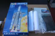 VINTAGE NEW 1998 REVELL ARAINE 5 ROCKET MODEL KIT BOOSTERS 1/96 SCALE 04818 RARE