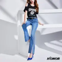 在飛比找momo購物網優惠-【HONOR 山形屋】腰帶金飾開衩下擺抽鬚牛仔喇叭褲