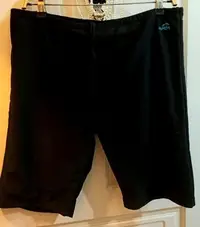 在飛比找Yahoo!奇摩拍賣優惠-Taiwan 艷陽天 品牌 全新 男生黑色泳褲
