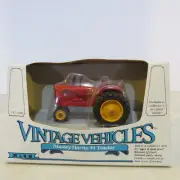 Ertl Massey Harris 44 Tractor Vintage Vehicle USA 1987 1/43 MH-2528-1HEO-B2