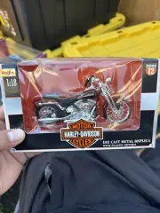 HARLEY DAVIDSON~~MAISTO~~SERIES 12~~2001 FXSTS SPRINGER SOFTAIL 1:18