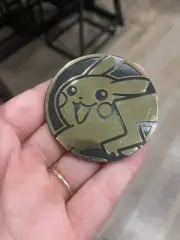 Pokemon Pikachu Large Oversized Coin (Gold Mirror Holofoil) NM