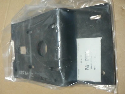OSHKOSH STEERING GEAR BRACKET 125664C