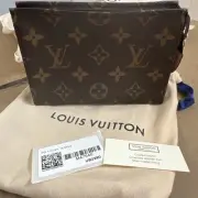 Louis Vuitton Monogram Toiletry Pouch 15 brand new with tags and dustbag