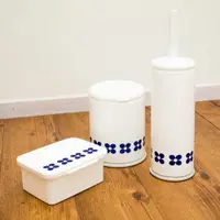 在飛比找誠品線上優惠-日本OKA 北歐風小花浴廁清潔三件組 (濕紙巾盒+垃圾桶+馬