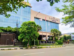 勒克斯頓西里邦會議中心飯店The Luxton Cirebon Hotel and Convention