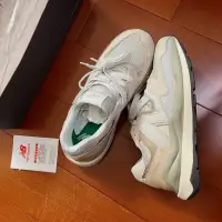 在飛比找蝦皮購物優惠-全新 New Balance M5740GRM-D 奶杏白 