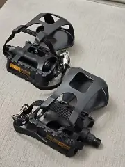 Bike Pedals, Bicycle Pedals Fitness Exercise Spin Bike with Toe Clips Cage and S