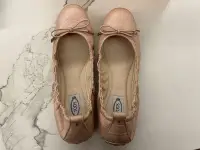 在飛比找Yahoo!奇摩拍賣優惠-TOD‘S牛皮芭蕾舞鞋娃娃鞋 限量粉