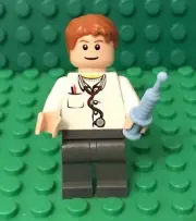 Lego City Hospital Doctor With Flesh Head,Hands And Syringe / EMT Male Nurse