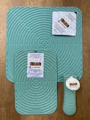 "Turquoise" Set LE CREUSET Silicone Skillet Handle Sleeve Hot Pad Trivet Mat NWT