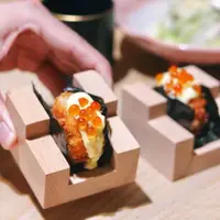 在飛比找蝦皮購物優惠-日式手握海膽壽司架手卷架飯糰模具U型會席板前餐具捲餅taco