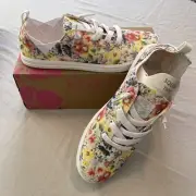 Roxy Woman’s Libbie Floral Lace Up Comfort Canvas Sneaker US Size 10