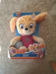 New Paw Patrol, Snuggle Up Skye Plush with Flashlight and Sounds