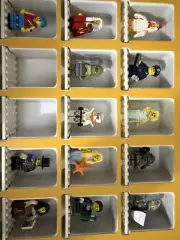 Lego Minifigure Collectors Box 121T2 With 13 Series 9 Minifigures
