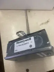 Honeywell C7041B2005/U electronic temperature sensor 6” immersion -40 to 250f