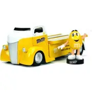 JADA TOYS 1/24 M & M’s Yellow Figure & Ford COE Flatbed Hollywood Ride M & M’s Y