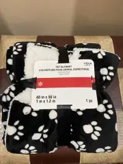 Pet Print Fleece Blanket In Color Black And White