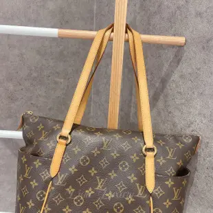 【黎都精品】LV 路易威登 LOUIS VUITTON Ｍ56689 老花 字紋 中款新型 雙口袋天心包 肩背包 側背包