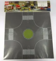 BNIB OO / HO BUSCH 1101 ROAD ROUNDABOUT / ASPHALT ROAD WITH STATIC GRASS CENTRE